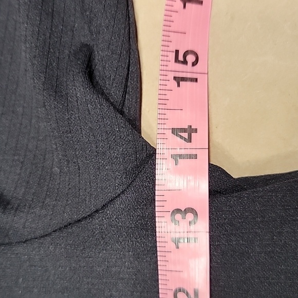 H&M Move Size M Slim Fit Sports Crop Top. Black, Excellent Condition - Picture 9 of 11